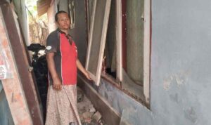 Nasib sial menimpa Sutia Ningsih (80) warga Dusun Sidodadi, Desa Sumberwaru, Kecamatan Banyuputih, Kabupaten Situbondo Provinsi Jawa Timur yang kemalingan di rumahnya pada Jumat (7/11/2025). (Dokumentasi Ahmad/kompas.com)