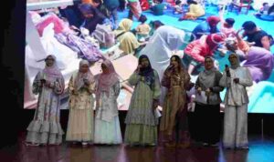 Silaturahmi Ramadan Alumni Farmasi Unand Berbuah Kepedulian, Donasi Rp42 Juta untuk Huntara Korban Banjir Padang